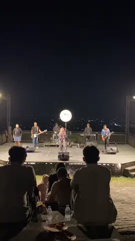 Suara mbaknya bikin candu. Izin post ya mbak, kalo ada yang tau akun kakaknya, boleh komen😊 #puncaksosok #jogja #jogjaistimewa #sinarengan 