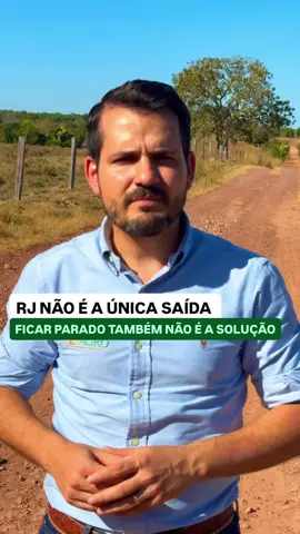 Recuperação Judicial NÃO é a única saída! Mas ficar parado também não é solução... Se você, produtor rural, está endividado e não sabe por onde começar, é hora de agir! A pior decisão é não tomar decisão nenhuma. A recuperação judicial pode ser um caminho, mas antes de chegar nesse ponto, existem outras estratégias que podem te ajudar a negociar suas dívidas e continuar produzindo, sem perder seus bens ou sua dignidade. ✅ Procure um advogado especialista em direito do agronegócio para te orientar. ✅ Não tente resolver isso sozinho. ✅ Seu trabalho no campo deve garantir o pagamento das dívidas e não seus bens ou seu patrimônio! #produtorrural #agronegocio #agrobrasil #fazenda 