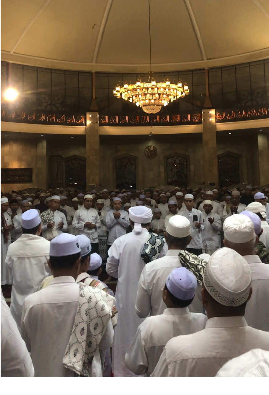 Mahalul Qiyam #majelis #haul #faqihmuqaddam #syekhabubakarbinsalim #habibmuhammadbinsalim #tarim #hadramaut #guruilhamhumaidi #ustadzilhamhumaidi #banjarmasin #sekumpul 