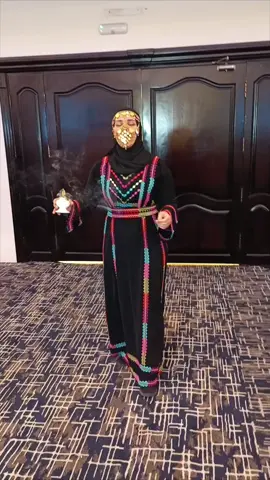 حابة اشكر عروستنا الجميلة @zeinasbeitan9 على انها سمحتلنا نعرض هاي اللقطات من حفلتها .. كل الحب ❤️❤️❤️ استقبل الحجوزات على 0781331922 #رسم_حنه_طبيعيه #حنة_ام_معتز #ام_معتز_الحناية  #رسمات_حنة_ناعمة #كوشات_حنة #كوشةحناء #حنه_اسود #حنا_ابيض #عمان_الامارات_قطر_السعودية_اليمن_العراق #عمان_الاردن  #ليلة_الحنة #نقشات_ناعمة #henna_moon#تراثنا_هويتنا #اغانيـتراثية #مهاهاة#مهاهاةـوزغاريد 