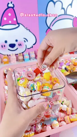 Packing kitty today 😊 #charms #resincraft #resincharm #asmr #asmrvideo #kawaiicharms #DIYAccessories #resincharms #hellokitty #hellokittylover 