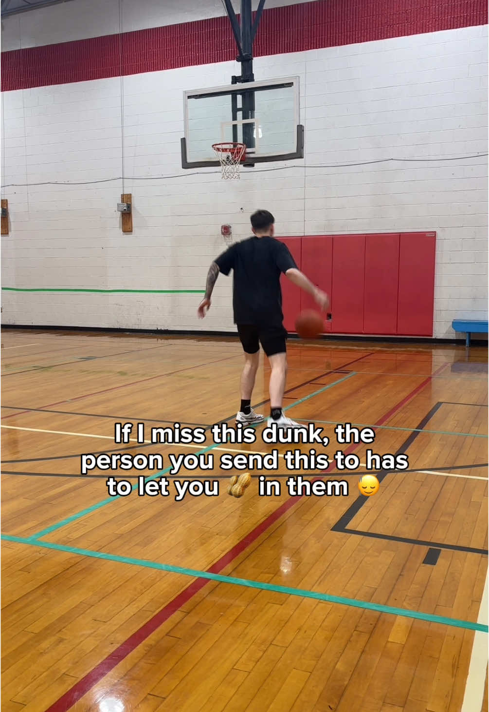 If I miss this dunk they have to let you 👀 #basketballtiktok #sportstiktok #dunk #fypagee 