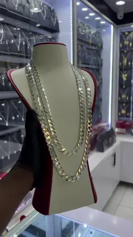 Cuban chains available in stock #goviral #fyp #kenyantiktok🇰🇪 #kwamzeeali #webuygold 