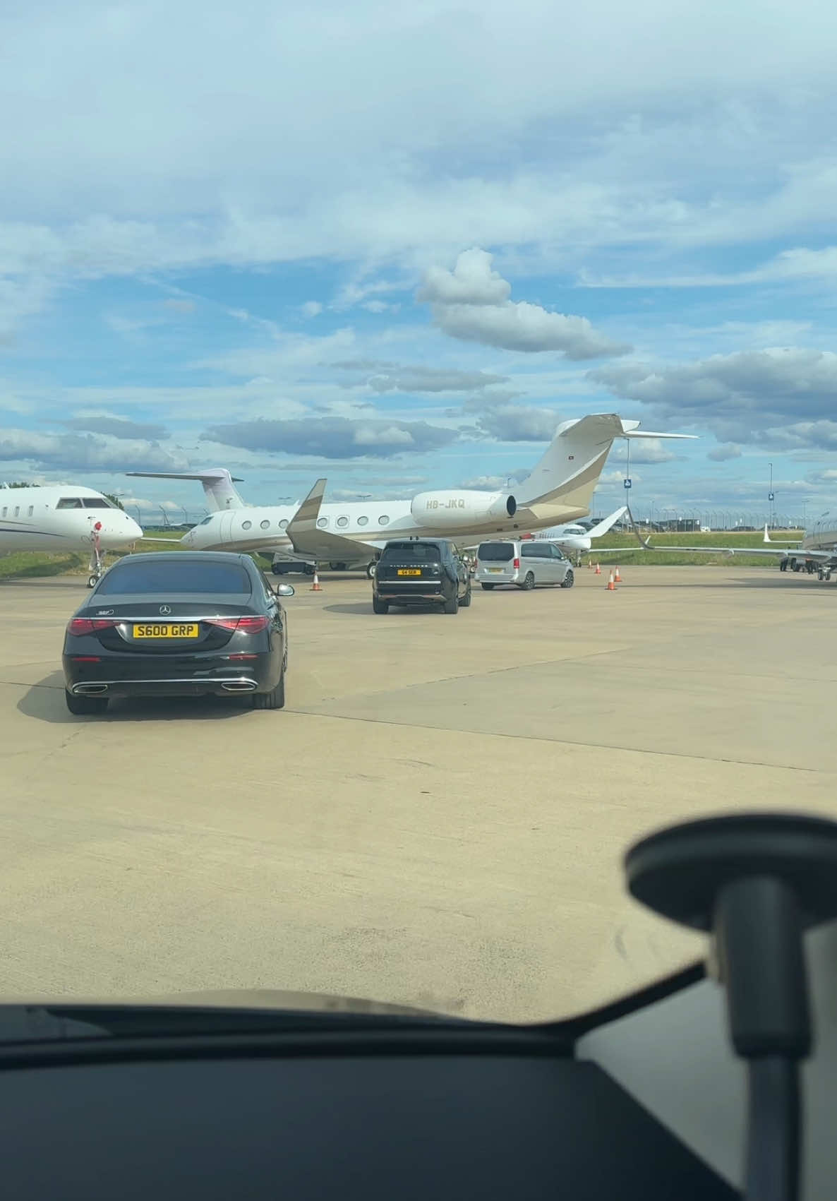 #harrodsaviation #chauffeur #chauffeurservice #businessclass #firstclass #entrepreneur #chauffeurdriven #carwithchauffeur #travelinstyle #upgradeyourtravels #mercedesbenz #luxuryvehicles #traveltips #instatravel #traveltrends #ukprivatechauffeur #luxurychauffeuruk #executive #executivechauffeur #foryou #fy #5starhotel #grp 