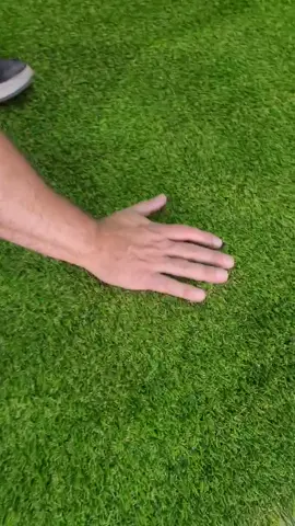 Grama Soft Premium: produto perfeito para transformar o seu campo de futebol, campo esportivo, jardim e muito mais!  +durabilidade, +resistência e beleza o ano todo! #tiktokshop #nagrama #nagradecora #gramasintetica #grama #gramaartificial #landscape #jardim #antesedepois #decoracao #decor #produto #tapete #campodefutebol 
