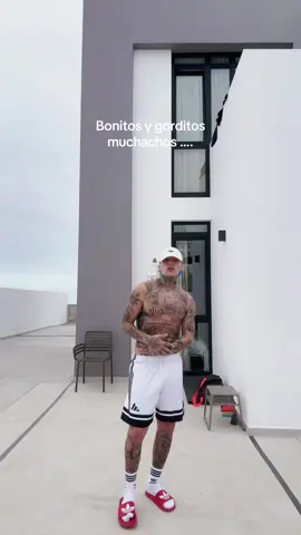 Esta canción de fondo con usted mi amor ….