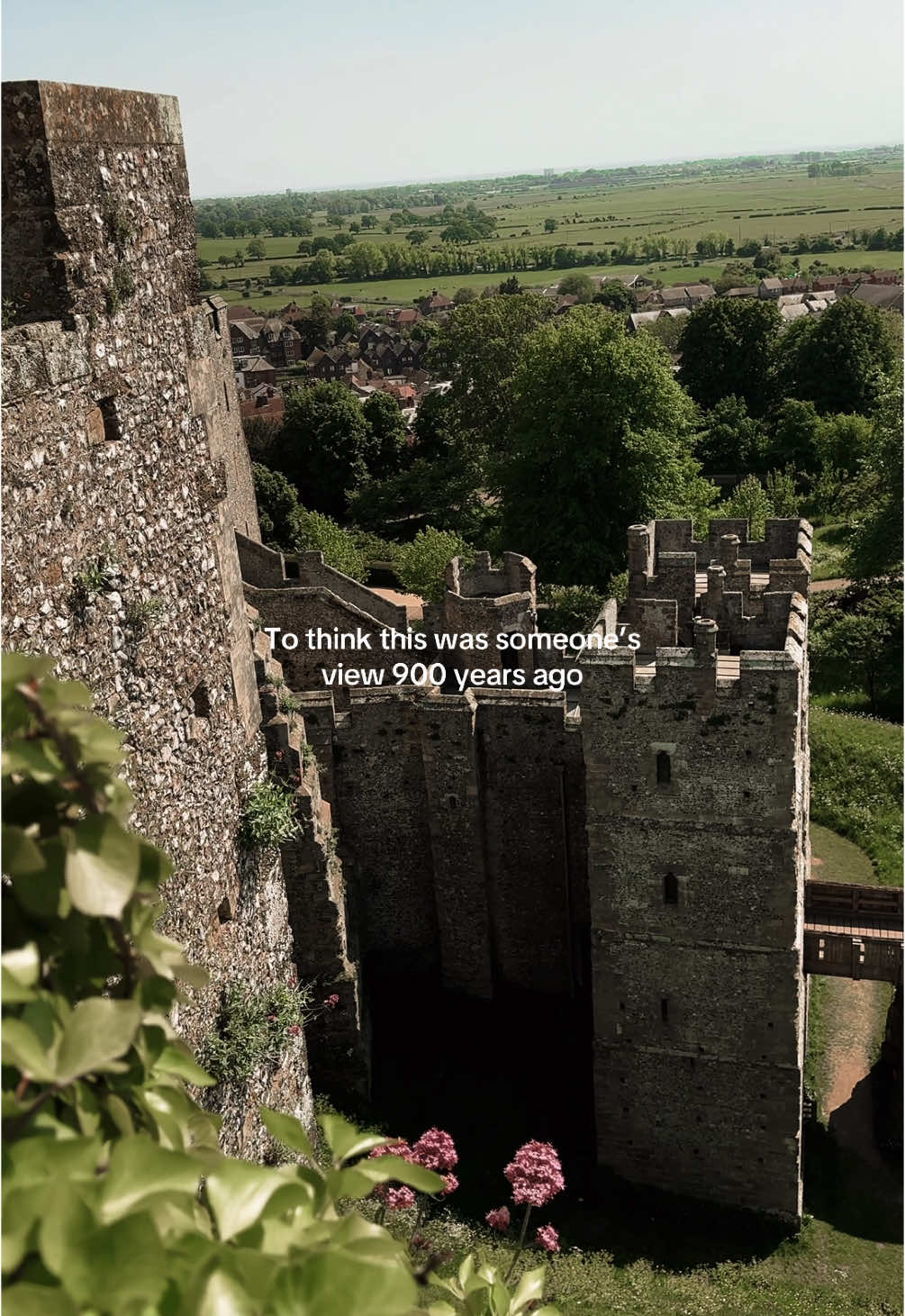 This view from Arundel Castle 🤌🏻 #england #arundel #arundelcastle #castle #travel #fyp #foryoupage #uk #medieval 