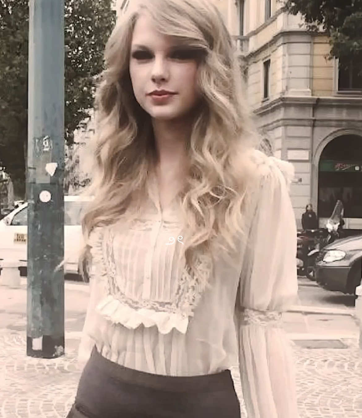 the vibe I’m trying to give off this fall: #taylorswift #folklore #red #autumnaesthetic #taylorsswiftedit #swiftie #fyp #edit #soapytvsp #fallaesthetic #taylorswiftred #downtowngirlaesthetic #aesthetic #moodboard #pinterest #fall #aesthetic 