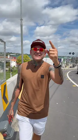 🔴 QUEM TIROU VIDAS FOI A PREFEITURA! 💀🚧 Estão alardeando uma audiência pra apurar uma ação minha na época de policial, onde um bandido foi neutralizado depois de assaltar uma senhora de 65 anos. Mas ninguém fala do viaduto assassino feito pela prefeitura, que começa com duas faixas e afunila pra uma. Resultado? Gente caiu lá de cima e morreu! ⚠️ E a jovem grávida que caiu no buraco da principal? Morreu também. Prefeito lambanceiro e secretário água de salsicha gastam milhões com propaganda… mas deixam a cidade cheia de armadilhas mortais. 💥 Quem tá com sangue de inocente nas mãos é a gestão que brinca com a vida do povo — não quem teve coragem de enfrentar vagabundo na rua! #SalazarFalaMesmo #ManausAbandonada #LambançaMata #PrefeituraDoBuraco #ViadutoDaMorte #ChegaDeEnrolação