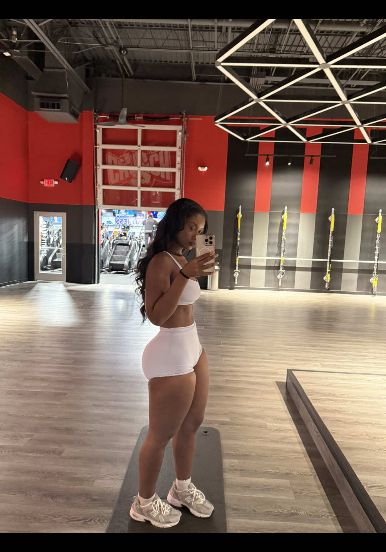 Stop waiting for the perfect moment to start your fitness journey because it doesn’t exist. Your life doesn’t need to be perfect, you just need to START and stay consistent. That’s how you build your dream body 💕 🔗 in bio for 1:1 coaching, let’s get to work! #fitnessjourney #workoutmotivation #gymmotivation #fitnessmotivation #fitnesstipsforbeginners #FitnessLifestyle #summerbody #fitnesstipsforwomen 