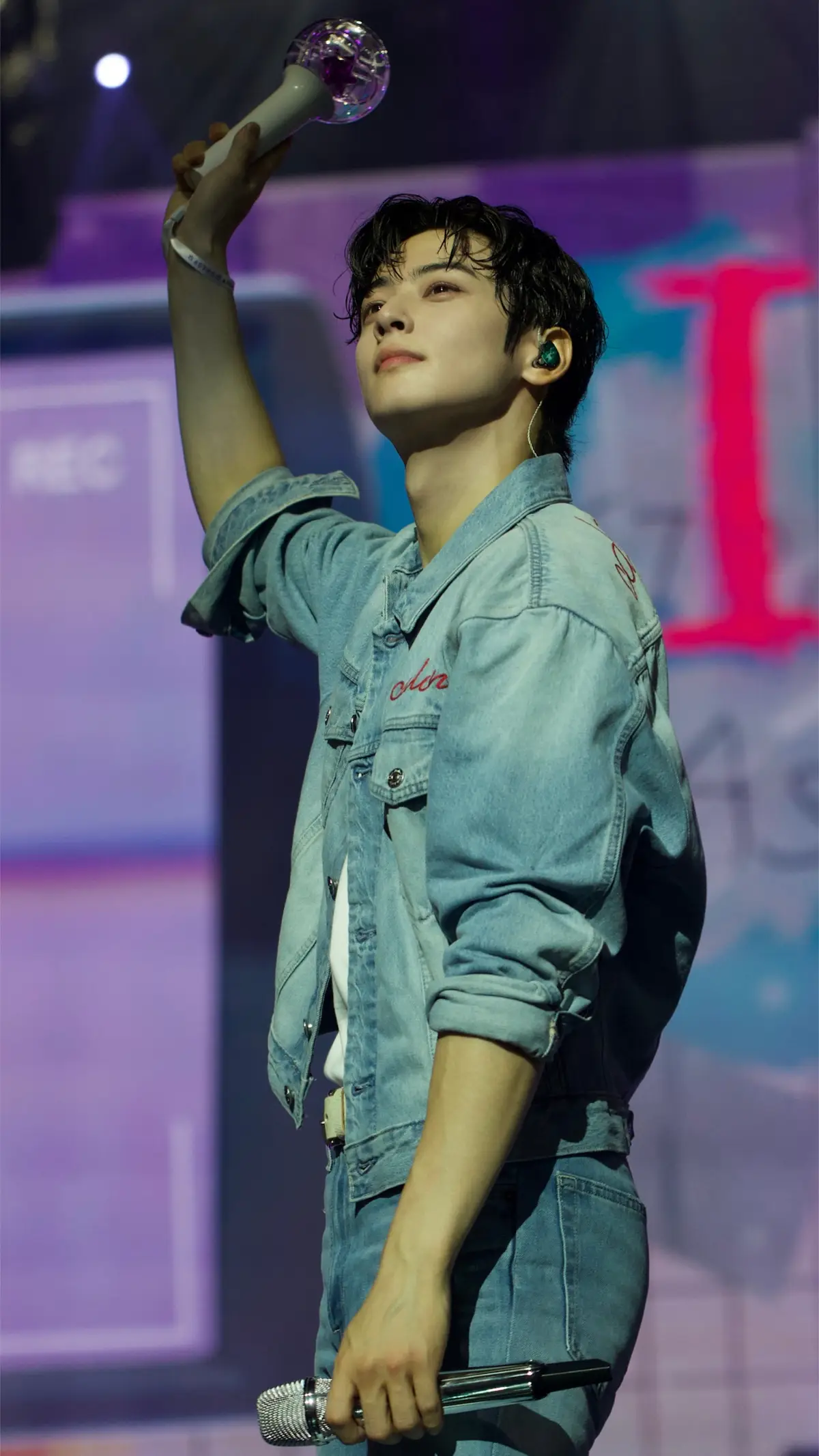 @차은우 wears full denim on the fourth ASTROAD Tour in South Korea.