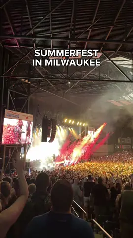 Had the BEST time at @Summerfest, which is just an hour & a half from Chicago!! 🎸 Grab tix for weekend 3 & check this off your bucketlist!! #summerfest #summerfestmilwaukee #milwaukeewisconsin #chicagoroadtrip #milwaukee #thingstodonearchicago