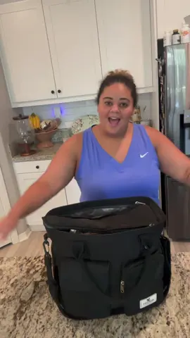 I look absolutely crazy….we just got back from the gym but anyways that’s what I packed my husband for lunch. Love you bye 😘#packinglunchformyhusband #fyppppppppppppppppppppppp #lunchtime #reallife 