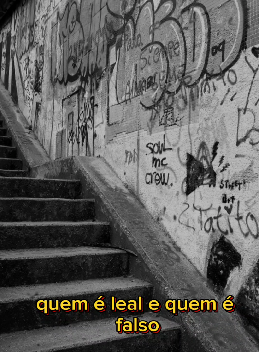 Quem é leal e quem é falso...🎶💔🤔 #racionaismcs #tipografiaparastatus #falsidadedemais #reflexaodavida 