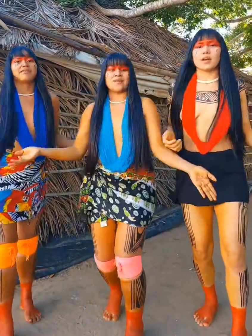 Beleza indígena Alto-Xinguanas 👏😍💚  Mulheres indígenas Kamayuras 🫶  #trad #wakawaka #indígena #mulheres #native #natural  @chayennebomi 