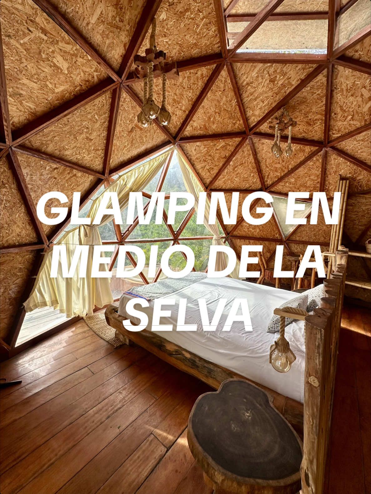 Respuesta a @adri  Los glamping de lunes a jueves tienen un costo de S/270 y viernes a domingo s/360, incluye traslado de recojo ida y vuelta dentro de la ciudad de tarapoto, desayuno y la noche en los glamping Si desean visitar taytamaki por su cuenta las mototaxis cobran entre 20 a 30 soles.  El ingreso al parque de aventuras tiene un valor de S/10 que incluye el ingreso a taytamaki y para los amantes del trekking a las cascadas de Taytayacu incluye fotografía de cortesía con las cámaras de taytamaki, los platos de comida están en promedio de 28 a 35 soles. Ahí les dejo una pequeña info de todas maneras pueden revisar sus redes en ig el lugar fue @Taytamaki Tarapoto 