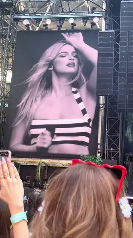 This has changed something inside me #addisonrae #aquamarine #lanadelrey #wembleystadium 