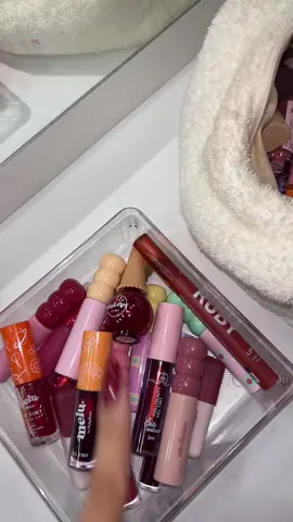 Acho essa cor essa tão linda mas não funcionou comigo, o gloss diamond é perfeito! ID: TE0HY2-JA4J #gloss #necessaire #beauty #makeup #fy #MercadoLivre #MeusFavsDoMercadoLivre @Mercado Livre 