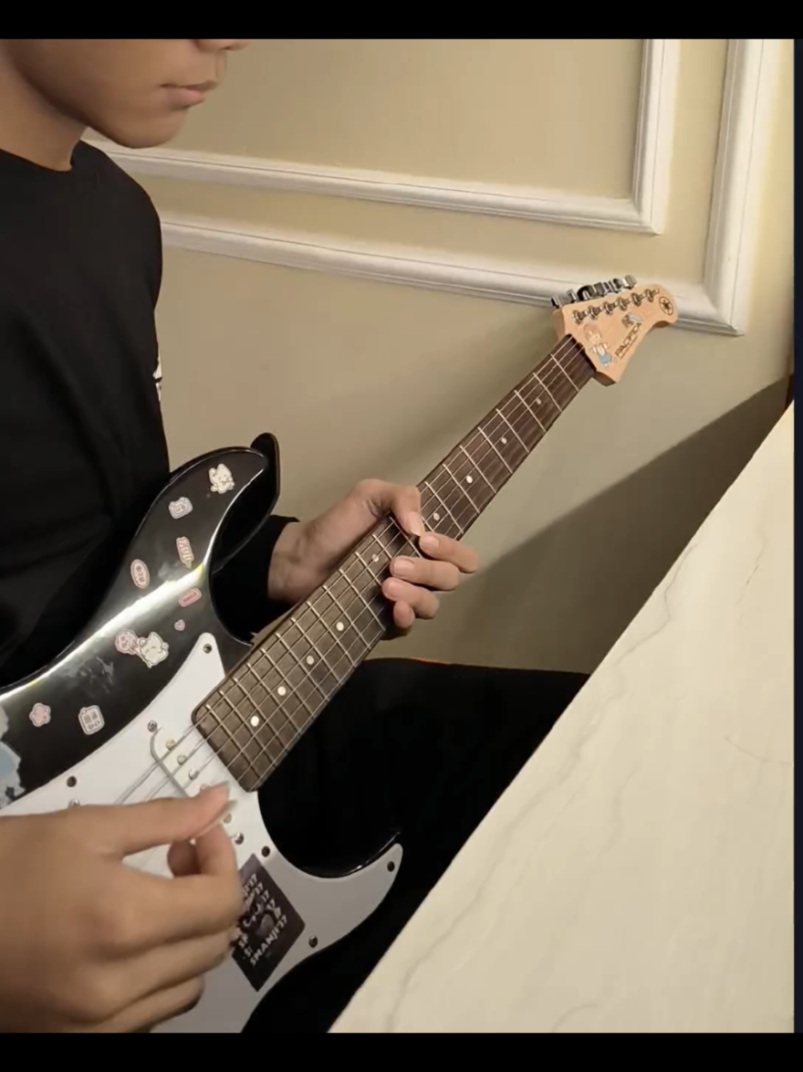 terlalu lama intro part #vierra #vierratale #terlalulama #guitar #guitarcover #laguindonesia #guitartok 
