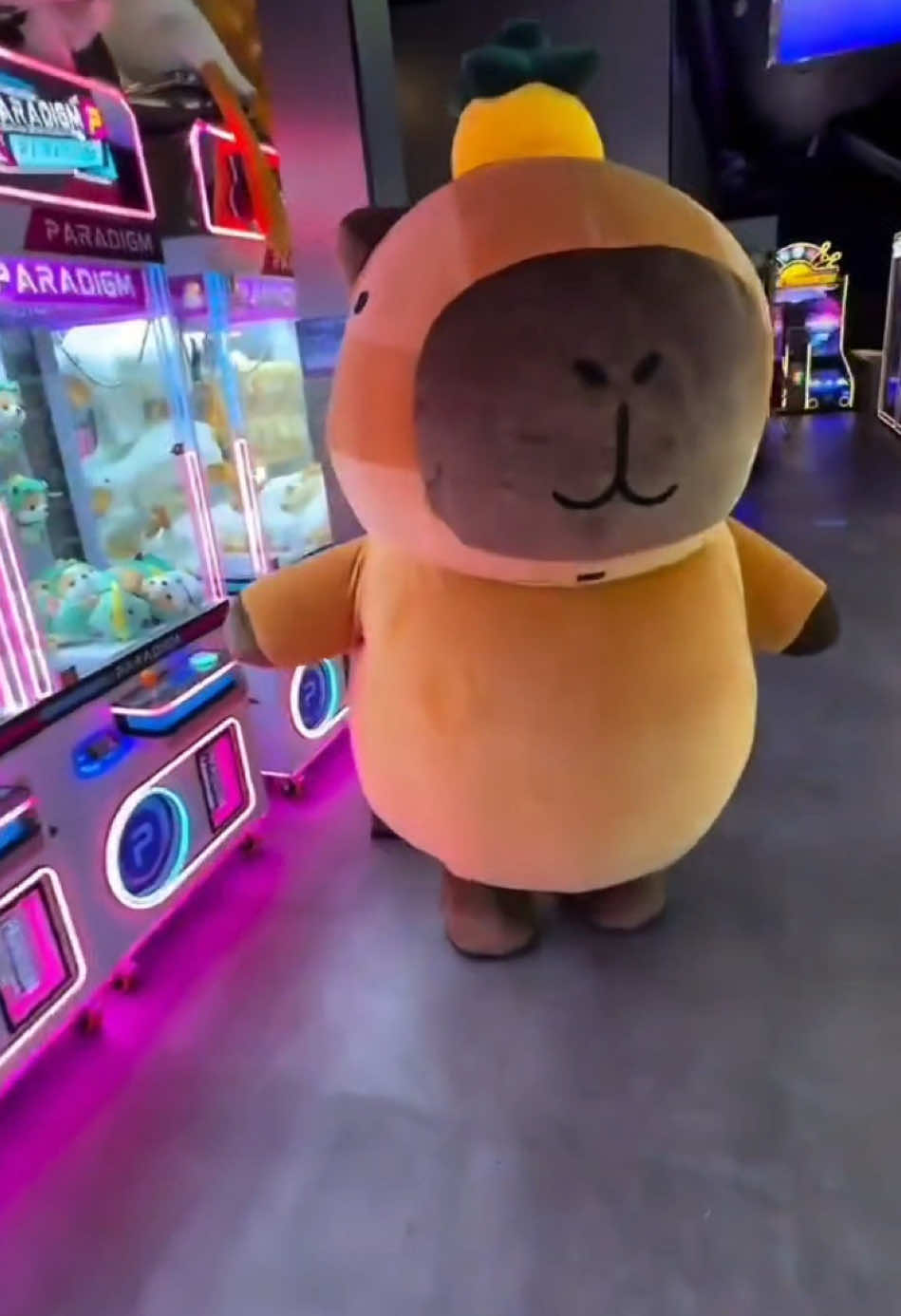 One fart is enough to drive an inflatable mascot crazy#funny #funnyvideo 