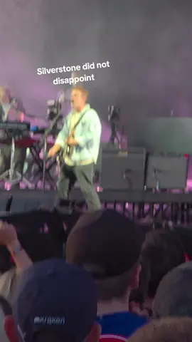 Third time's the charm some might say but I still didn't get The Dying Light Sam why do you do this to me. Gotta see you a fourth time then eh. #samfender #silverstone #f1 