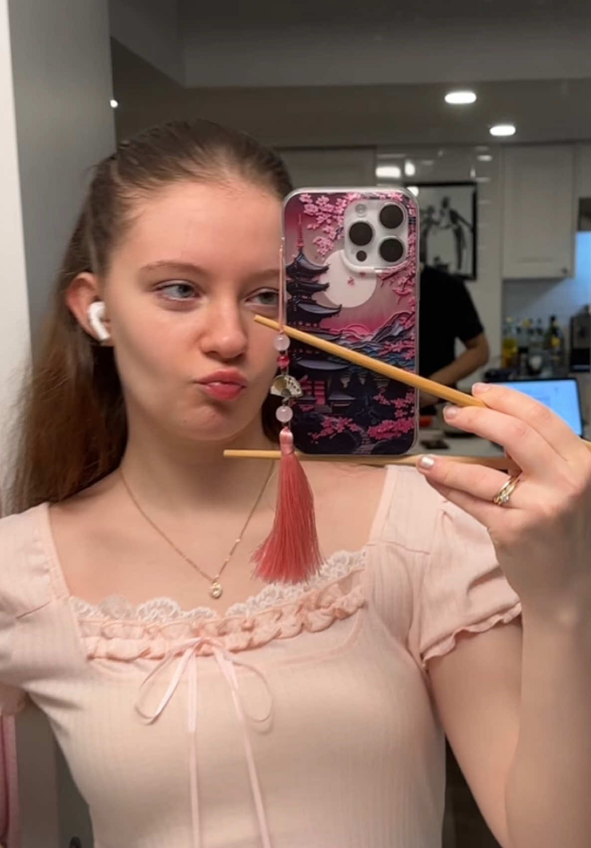 SUSHI DONT LIE 🗣️😝  #sushidontlie #紫气东来 #中国 #chopstick #chopsticks #chopstickchallenge #challenge #trend #douyin #xhs #xiaohongshu 