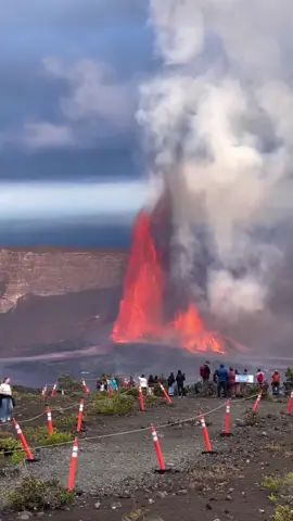 被眼前的一幕震撼到了 美国夏威夷基拉韦厄火山爆发🌋#基拉韦厄火山#火山爆发#旅行 
