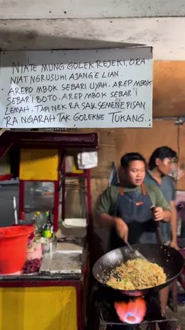 Layo 😭🤣.  Just konten. #video #cinematic #katakata #quotes #capcut #tiktok #beranda #mentahan #fyp #foryou #fypシ #xybca #nganjuk24jam #sukomoro #jatimpride #jowostory 