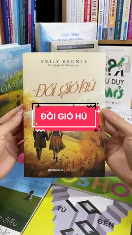 Đồi Gió Hú – Tình yêu ám ảnh vượt qua cả cái ch.ết! Một trong những kiệt tác văn học Anh nổi tiếng nhất mọi thời đại – Đồi Gió Hú là câu chuyện tình yêu dữ dội, đầy giằng xé giữa Heathcliff và Catherine, hai linh hồn gắn bó nhưng bị số phận và xã hội xé nát. - Yêu – nhưng không thể đến bên nhau. - Hận – nhưng chẳng thể rời bỏ. - Một tình yêu bất tử, gào thét giữa những cơn gió u uất trên đỉnh đồi hoang vu. Cuốn tiểu thuyết không chỉ khiến bạn thổn thức vì chuyện tình bi kịch, mà còn khiến bạn phải chiêm nghiệm sâu sắc về bản chất con người, dục vọng và sự cô đơn đến tuyệt vọng. Nếu bạn thích những câu chuyện tình yêu u tối, cuốn hút và day dứt đến tận cùng – thì “Đồi Gió Hú” chính là cuốn sách không thể bỏ qua! Đặt mua ngay – để cảm nhận một áng văn kinh điển không chỉ đọc bằng mắt, mà phải cảm bằng trái tim!#tiemsachbinhyen #sachhay #BookTok #sach #reading #doigiohu 
