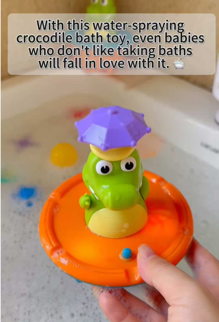 It's getting hot. Dad bought this #bath toy for the child. This little crocodile is so interesting! It sprays water automatically and has multiple modes that can be switched. The baby no longer resists taking a bath! #Baby bath #Play#water #bathtoy #tiktok #fyp #tiktokmademebuyit #tiktokshop #waterplay #Summer #shopping #babyproducts 