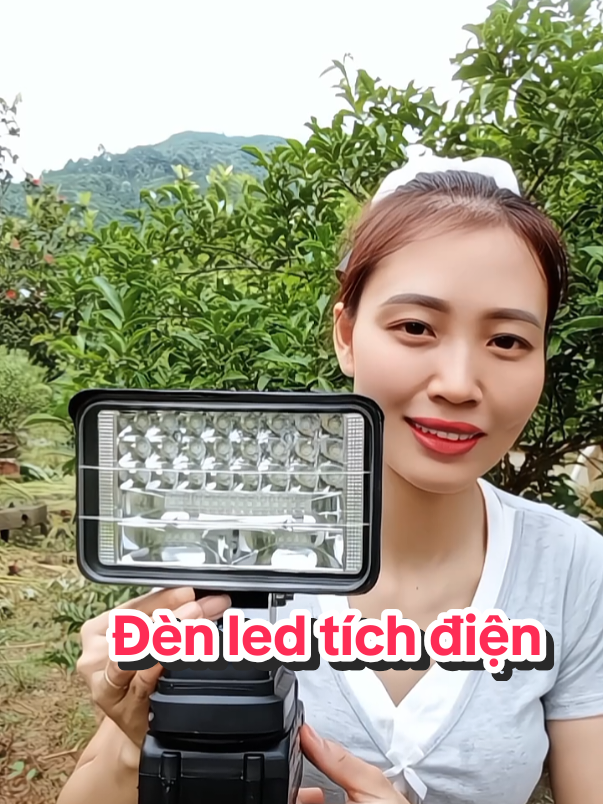 đèn led tích điện 35 bóng đang được trợ giá chỉ còn chưa tới 300k một bộ mọi người vào luôn cái video của em để mua luôn nha hết chương trình trợ giá lại về lại giá gốc đấy ạ#dentichdien #dentichdienpintrau #denledtichdien @PhạmHà 🍊 