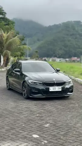 ganteng banget ya #bmw330i #bmw #330imsport 