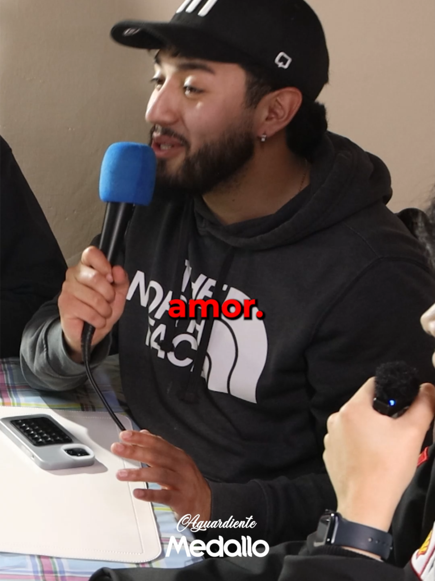 Frases en la cama @aguardiente_medallo #humor #comedia #podcasts #ahihumildemente #ambato #guranda #quito #guayaquil #latacunga #ecuador #fyp #virał #parati