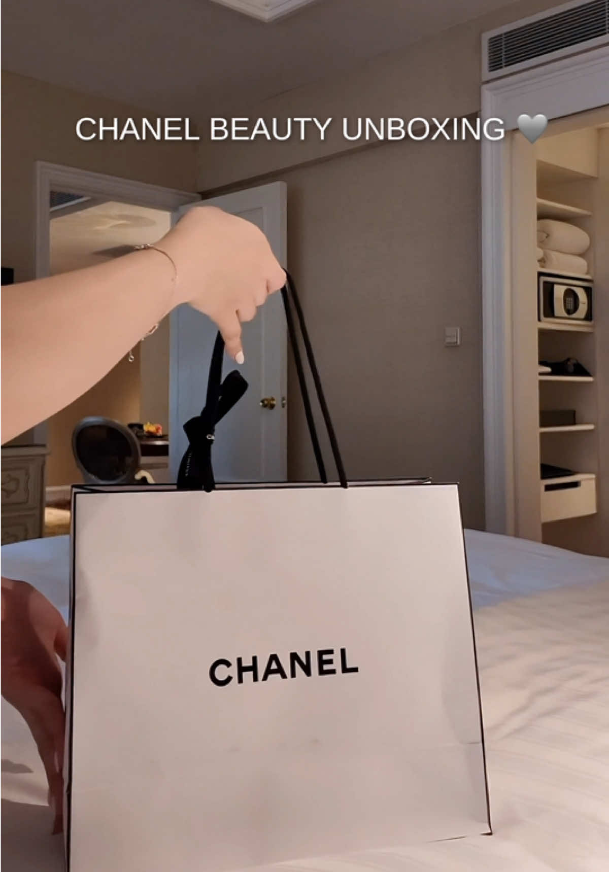 Unboxing my favorite Chanel @chanel.beauty @ChanelOfficial  #chanel #chanellover #chanelbeauty #chanelunboxing #chanelmakeup #fyp #unboxing #viral #xuhuong 