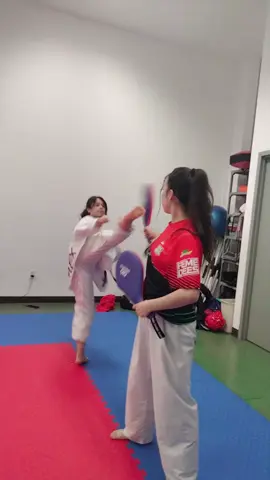 Reto.🥋 ¿cuántas puedes hacer? #defensapersonal #Vlog #taekwondo #artesmarciales #paratii #viral #tkd #deporte #conade 