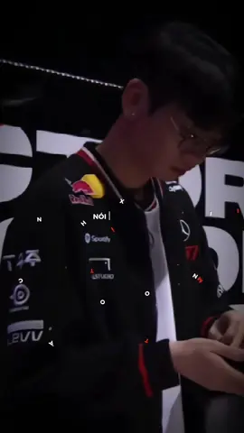 Nhìn top solokill, top cân 4 cân 5, top đẩy trụ, top farm lính vượt thời gian, top gap đối phương 5.2k tiền phút thứ 20 sướng vô cùng! Mấy con gà biết bài TRÌNH hát thế nào đâu 🌚 #Doran #T1 #T1WIN #MSI2025 #fyp 