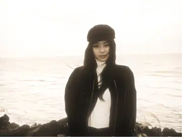 : đôi ta đầy nhân duyên. || id + cre: _emylov_ #jennie #kimjennie 
