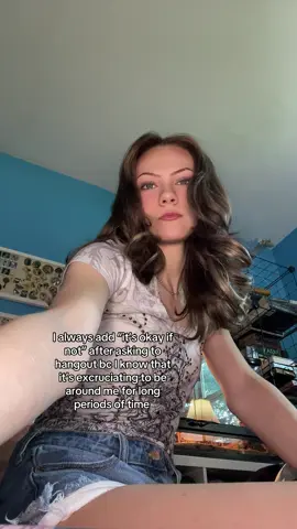 Masking does nothing I give up lmao also this is filmed upside down #randomhashtagstogetmeviews #christinascully #imnotfamous #uhmmokieee22 #relatable #friendship #makingfriends #outcast #loner #weirdkid 