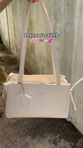 Ini jualan apa sedekah sih??? Mana udah include bag charm😭😭😭 #tas #taswanita #tascantik #shoulderbag #tasbahu 