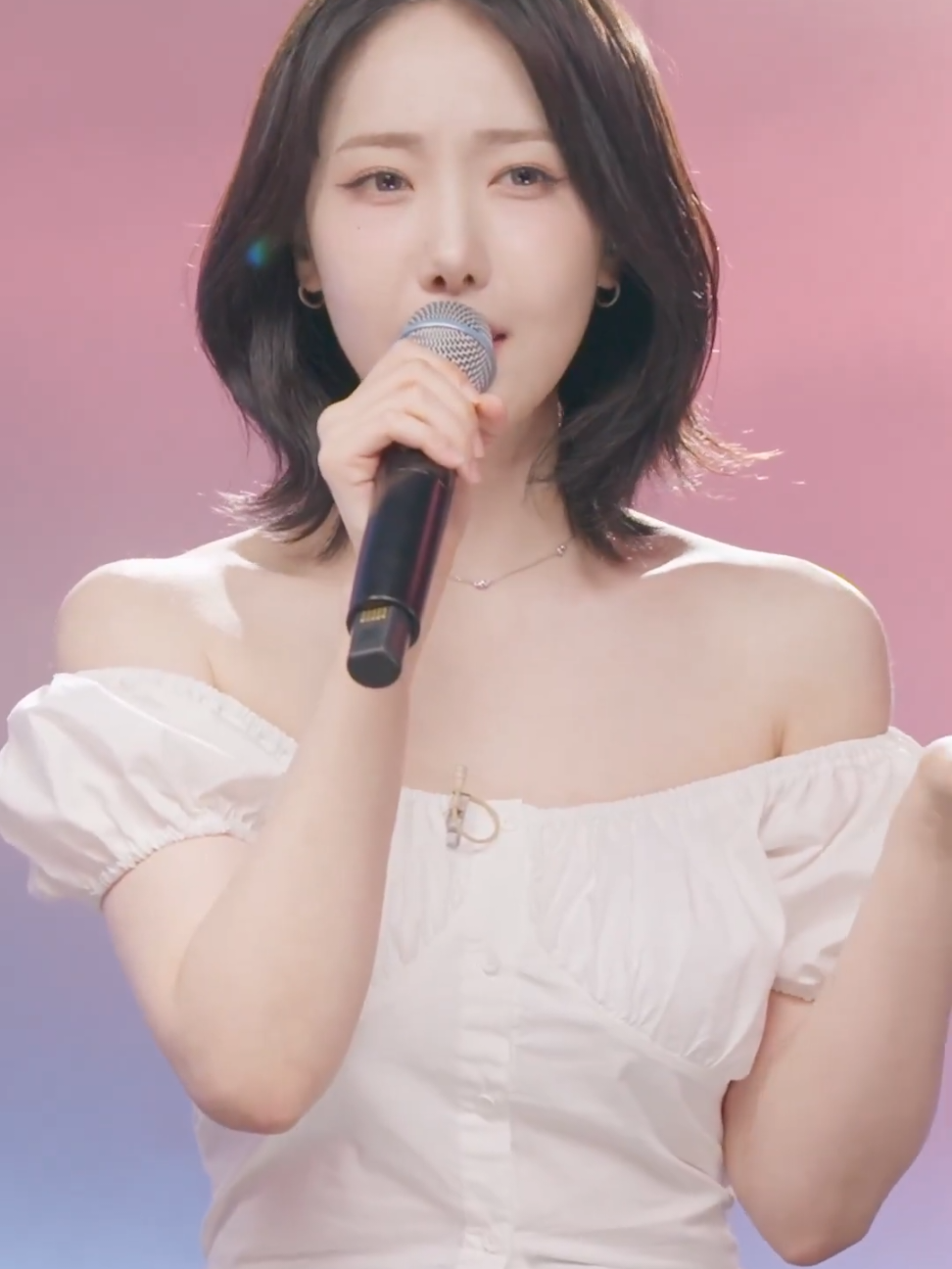 FINALLY HER ON LEE MUJIN SERVICE and she's singing sinb x shinbi song lmao😹🤍 #sinb #hwangeunbi #viviz #gfriend #fyp 