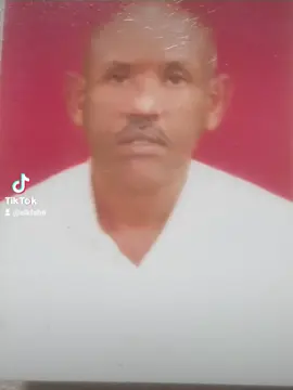 ٧/٤  الرحيل المر 😭😭💔 مرت سنة وأنت لم تفارقني لحظة في كل خطوة وتشاركني كل شئ كم أفتقد وجودك كم أفتقد تلك اللحظات التي معك بحلوها ومرها كم كنت تشعرني بالأمان والدفء مرت سنة وأنا أعافر بدونك من بعدك لم يعد ذاك البيت كما كان تفرقنا يا أبي أصبح البيت خالي جدآ لم نذق يوماً بطعم الطمأنينة لو تعرف يا أبي ولا أعلم أصبح كل شيء باهتاً ولا معنى له كم كانت تحلو حياتي بوجودك كم كان يشعرني وجودك بأني قوية ولن أنكسر أبداً كم اشتاق أن تعود أيامنا معا كم أفتقد كل كلامك وتصرفاتك تلك اااه يا أبي لم نعد كما كنا تعبناا 😢💔