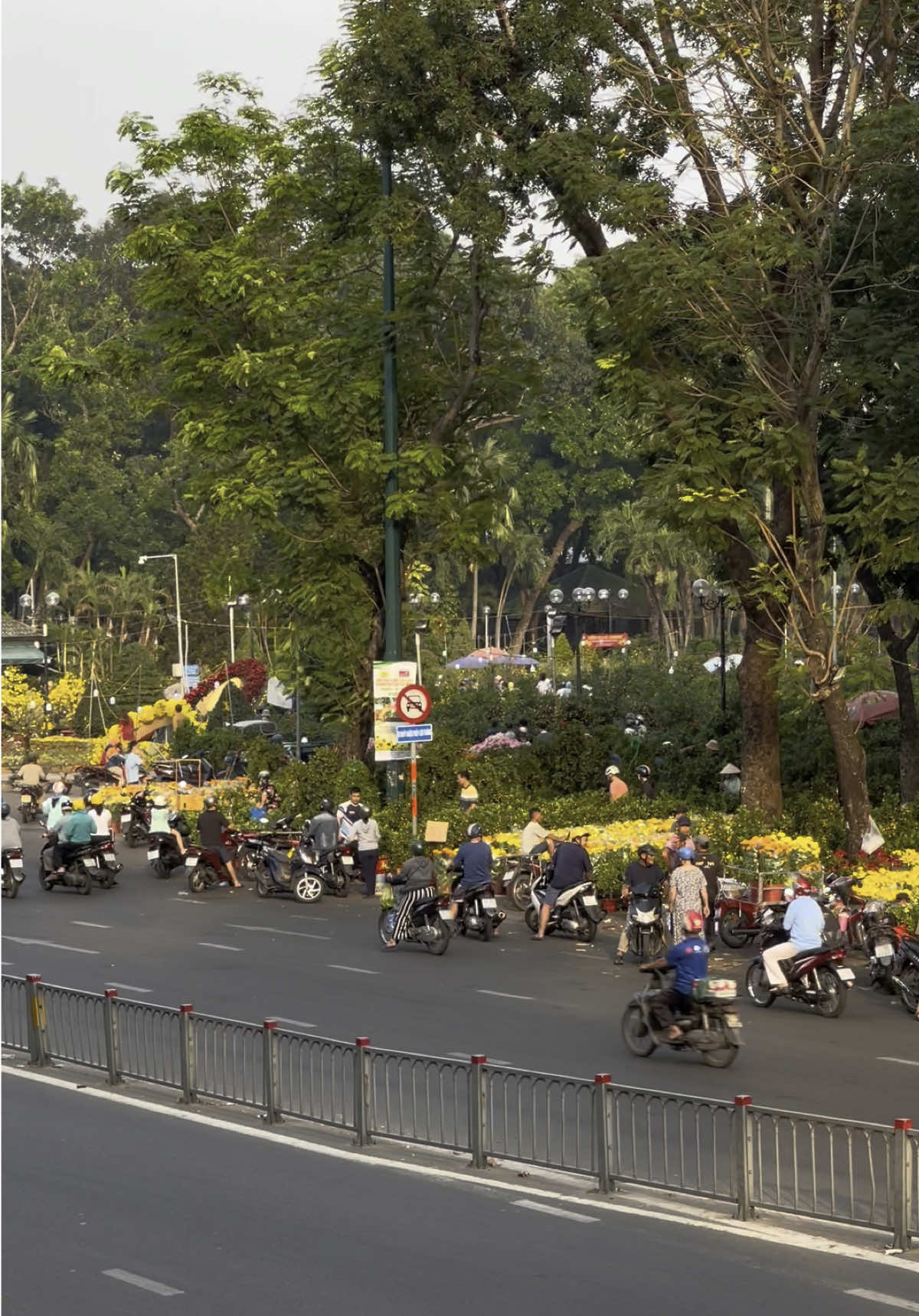 Xin thông báo: Còn đúng 33 cái Chủ nhật nữa thôi là Tết rồi! 🤣 #hochiminhcity #tet2026 