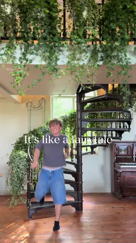 When this incredible inventor reached out and asked if she could send me her plant hangers i gasped at the thought of ivy trailing down my spiral staircase! It's like a fairytale, I feel like a prince(ss) walking down them!! Please show some love to Deborah who's created something truly beautiful @planttraps Comment 'PLANT' and l'll send you a link to her website. Thanks Deborah I love mine !!!! (Obvious from the video these were sent as a PR gift - ad) #interiordesign #renovation #chapelconversion #plants #houseplants #hangingplants 