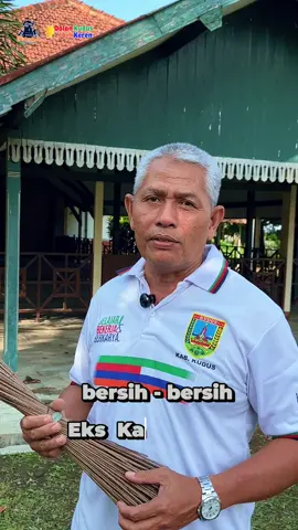 Jumat, 4 Juli 2025 kali ini, pegawai Disbudpar Kudus kerja bakti melakukan pembersihan di Eks Kawedanan Tenggeles yang jadi bangunan bersejarah berkembangnya pemerintahan di Kab Kudus. Giat kebersihan ini dilakukan untuk menjaga unsur sapta pesona kawasan eks Kawedanan Tenggeles yang dibangun pada masa kolonial belanda tahun 1819 silam. #disbudparkudus  #kawedanantenggeles