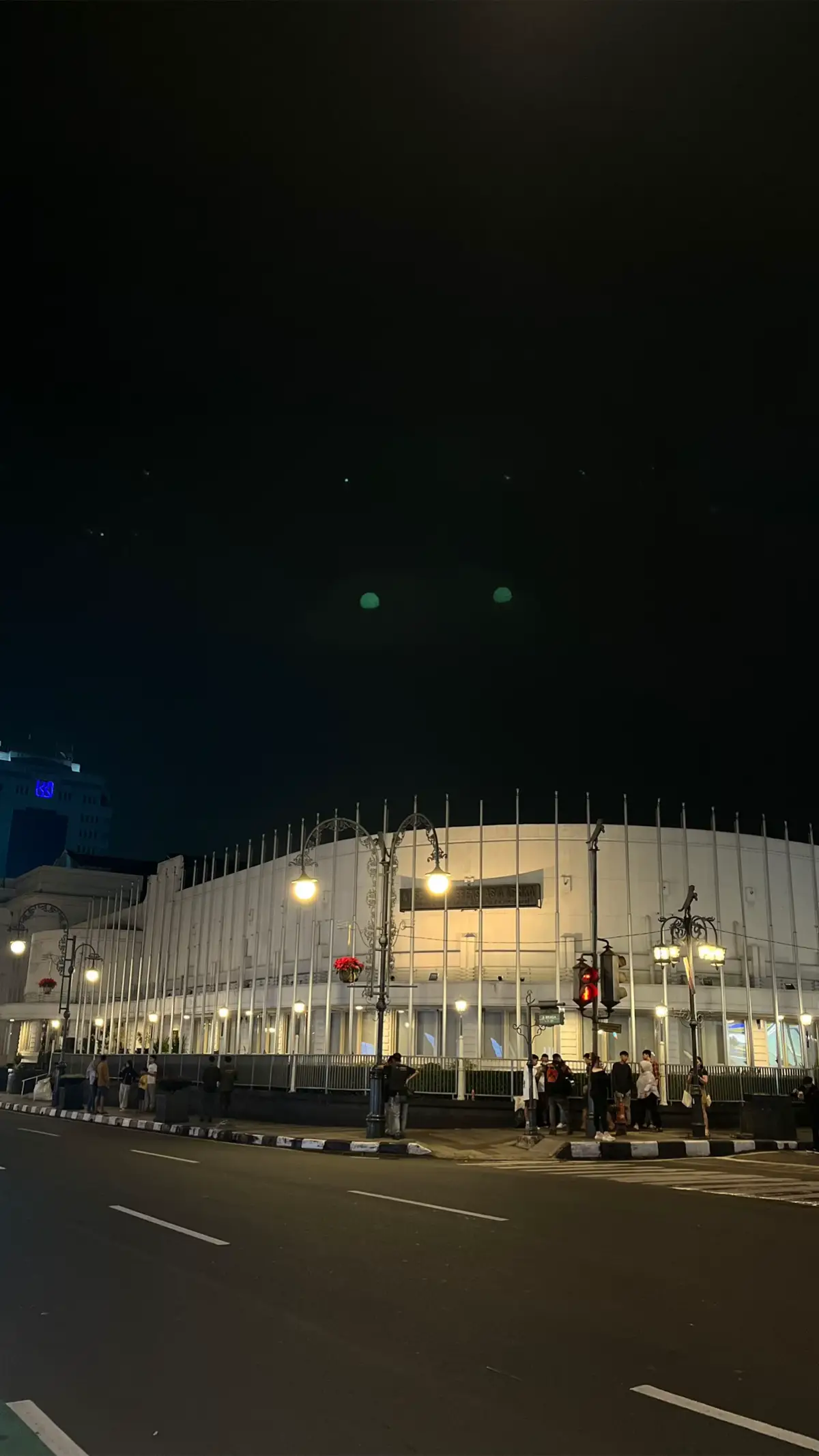 Diam diam jatuh hati dengan Braga di malam hari 💫✨ #bandung #braga 