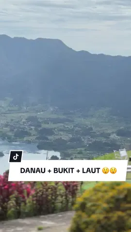 Nggak semua ‘view’ bisa bikin tenang, tapi Lawang Park + Danau Maninjau? Auto healing.” 📸 Lagi eksplor spot terbaik di sini. 👉 Swipe buat lihat keindahan versi mata gue! #LawangParkView #DanauManinjau #Sumbar #LawangParkSumbar #ExploreMinang #pesonasumbar #pesonasumbar #alamsumaterabarat #travelvisual 