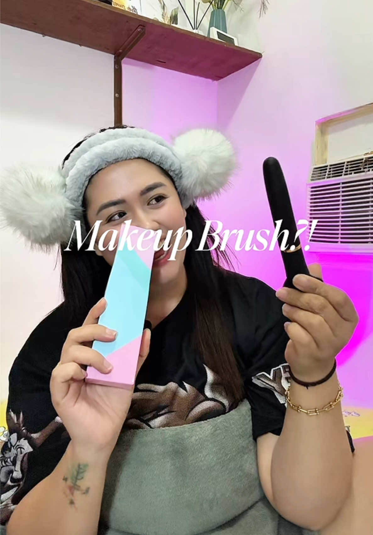 tawang tawa siya! ang cute 😜 HAHA try mo din kya 😆 #makeupbrush #electricmakeupbrush #makeuptools 