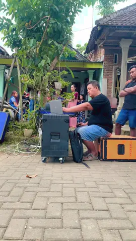 Masih bersama cak nopi ne dewe @Nopi_NGOseX @NGX NGOSEX #fyppppppppppppppppppppppp #soundsystem #soundhoregjawatimur #fypシ゚ #soundhoreg #soundsystemmalang 