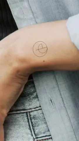 Ever seen ink and thought…..yep that’s it ! #lineworktattoo #nametattoo #tattoodesign #nameart #finelinetattoo 