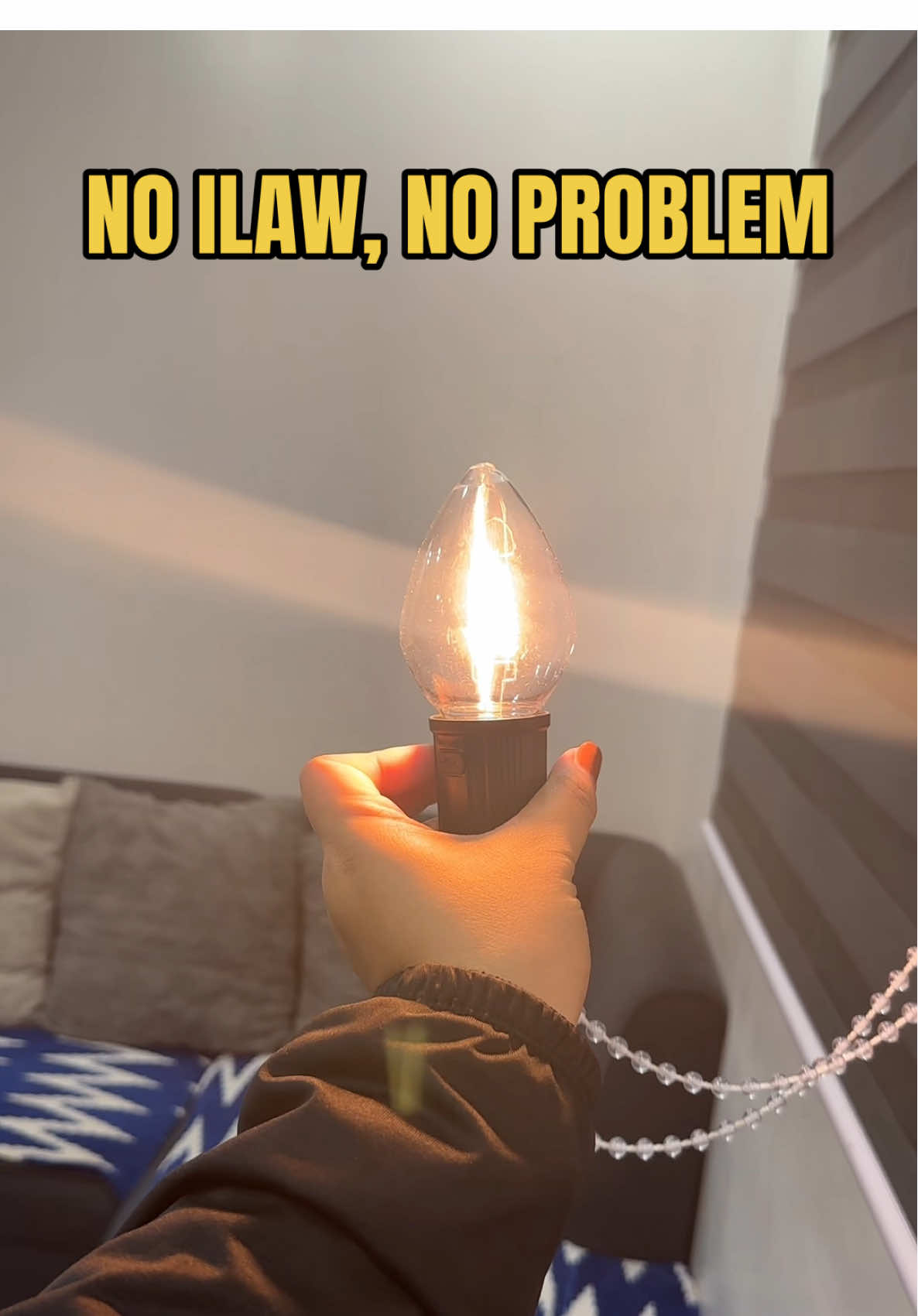 Kesa kandila diba eto nalang ginagamit namin para mas safe 🫶 Lalo na ngayon tag-ulan na kaya for sure madalas din nawawalan kuryente. #emergencylight #emergencylightbulb #lightbulb #rechargeablelamp #rechargeablelight 